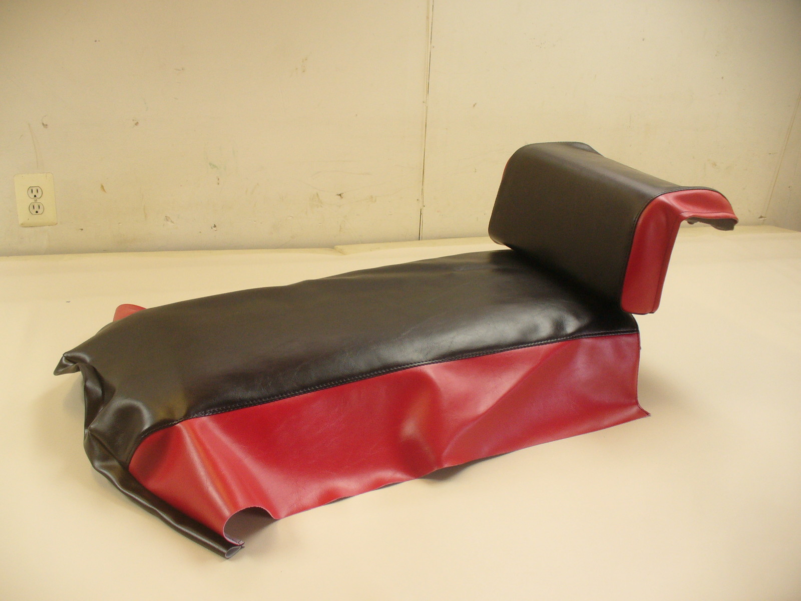 VINTAGE 70-71 YAMAHA SL 292/338 BLK / RED SNOWMOBILE SEAT COVER SET
